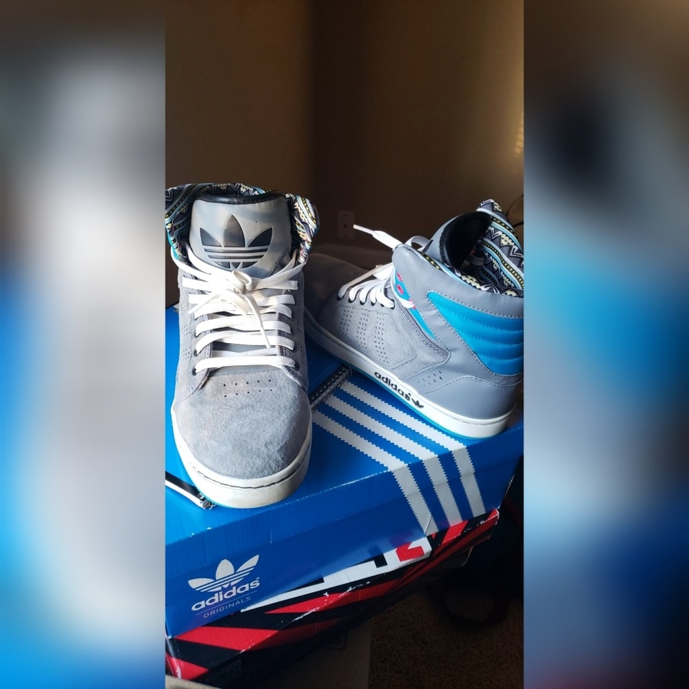 Adidas Sneakers